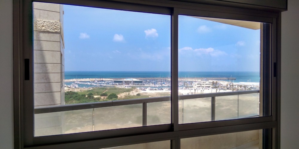 אקסודוס 3 נוף מהמרפסת