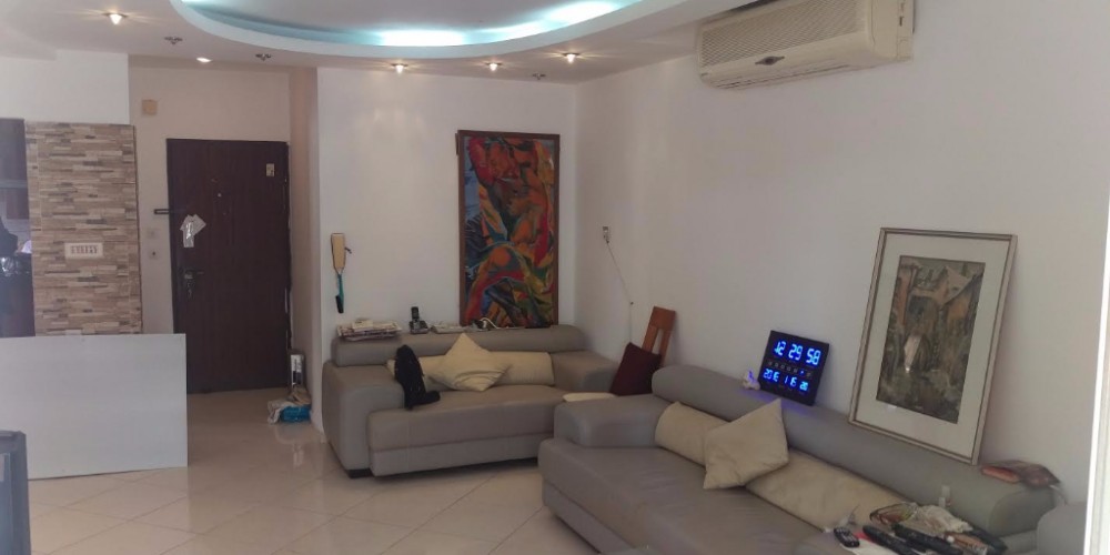 תמונת חדר הסלון בדירה