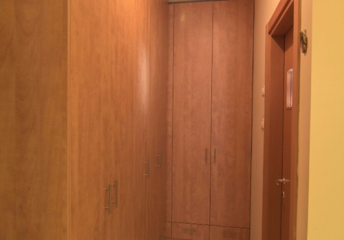 חדר ארונות הורים 1