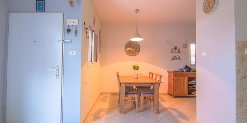 מבואה ופינת אוכל