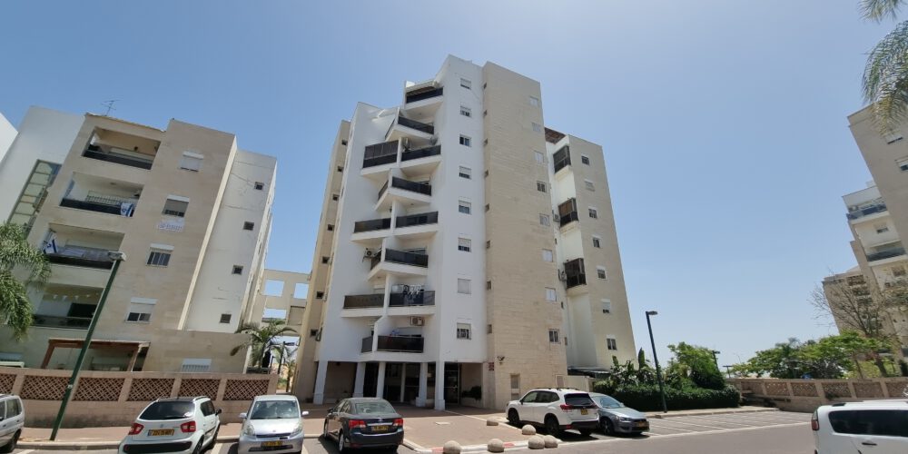 למכירה בבלעדיות על ידי הומנטור