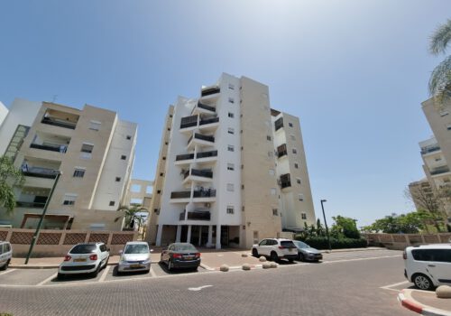 למכירה בבלעדיות על ידי הומנטור