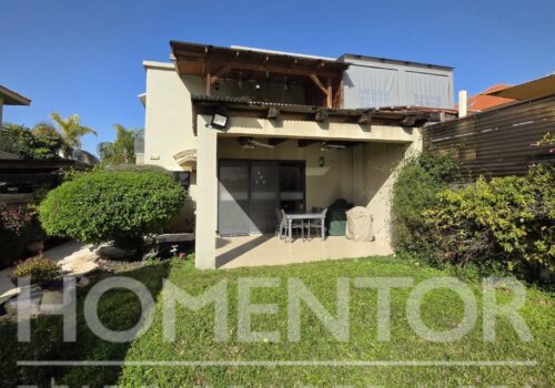 למכירה דו-משפחתי בגן יבנה 