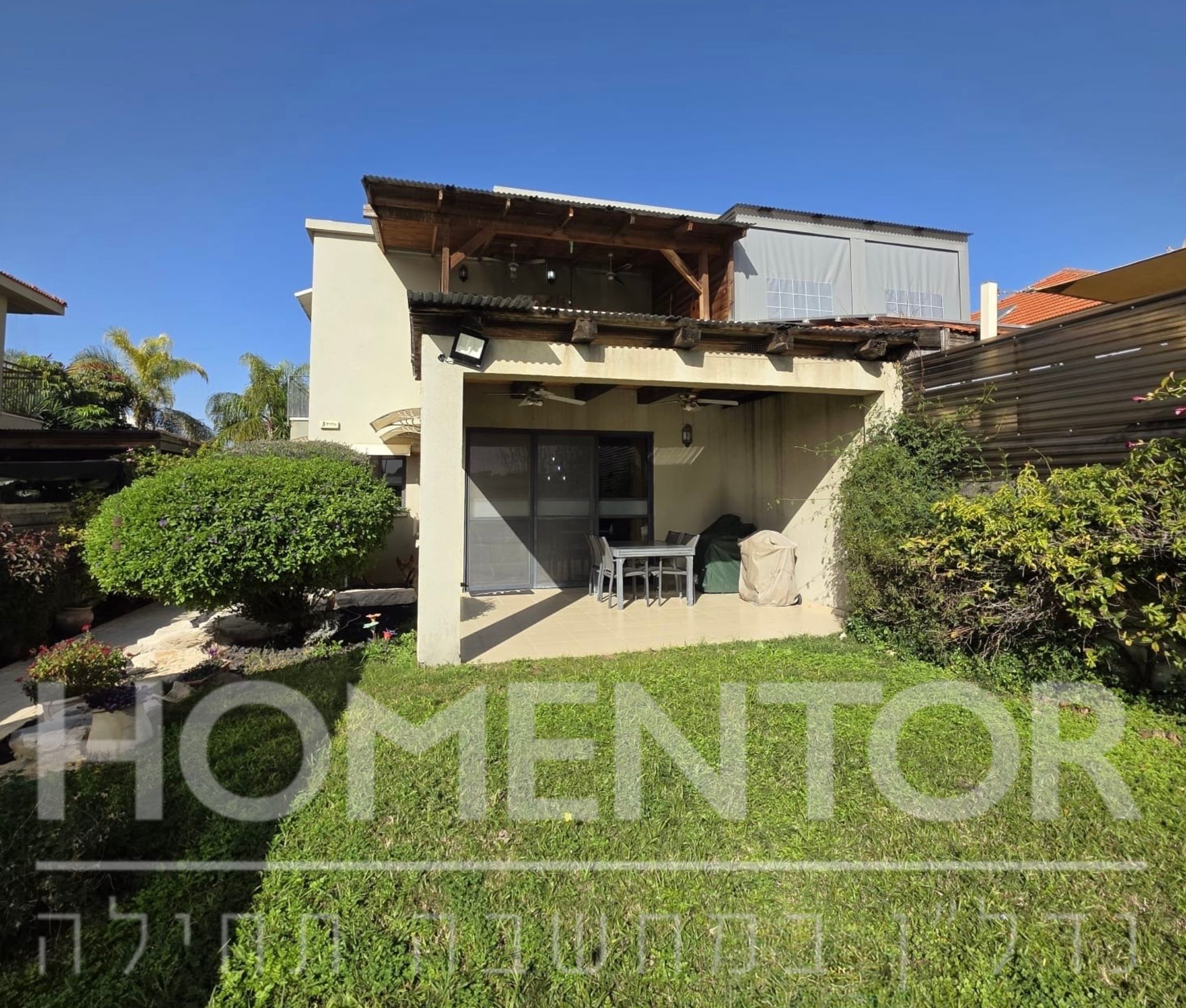 למכירה דו-משפחתי בגן יבנה