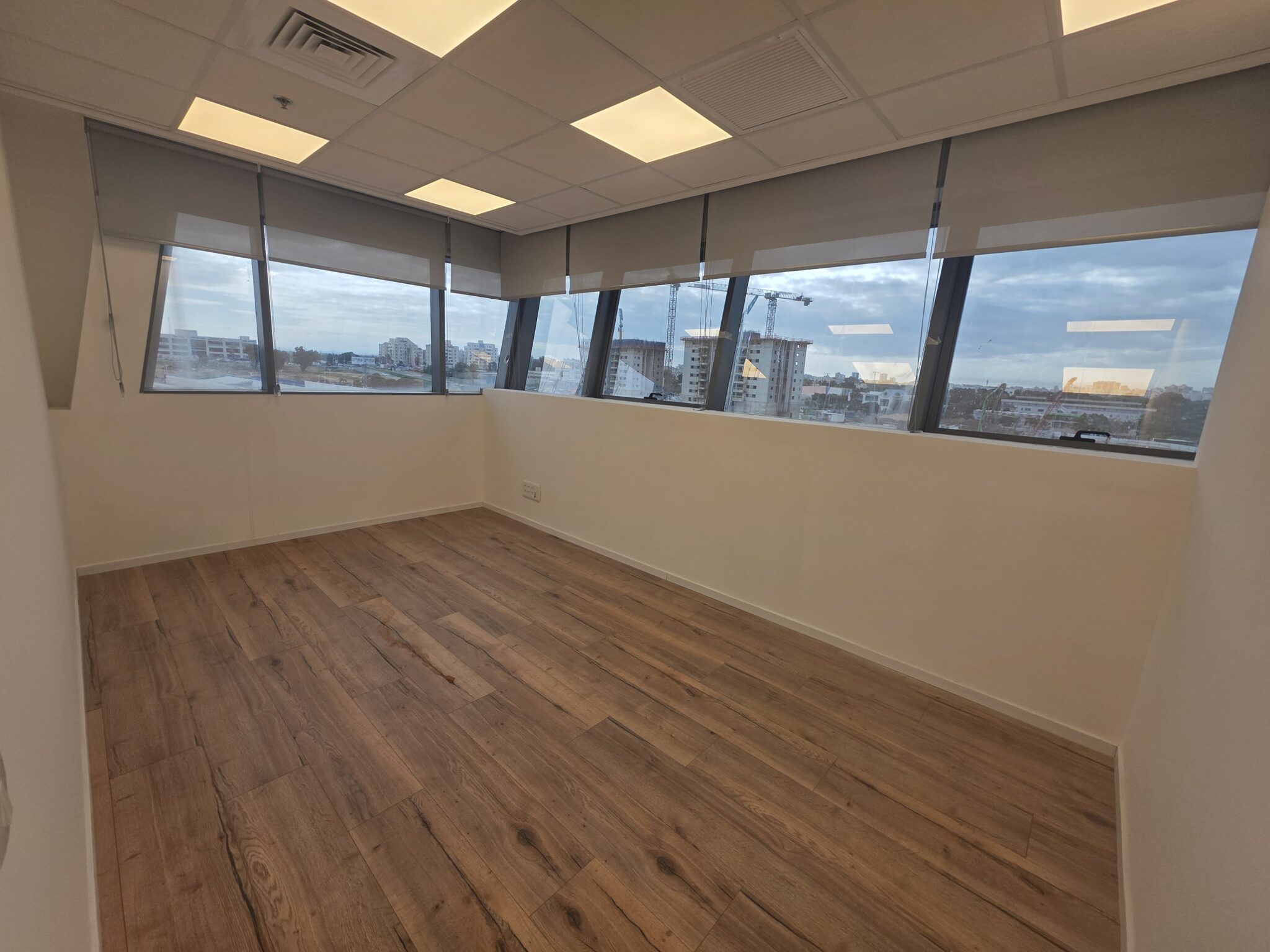 משרד חדש 50 מ"ר חלון פנורמי A4.33